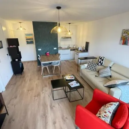 Apartment Near The Beach -5 Min Walk